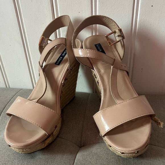 Black rivet women’s size 8 Tan wedge heals - Picture 6 of 11